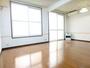 居室・リビング　２箇所に大きな窓が有り採光性のあるお部屋です。