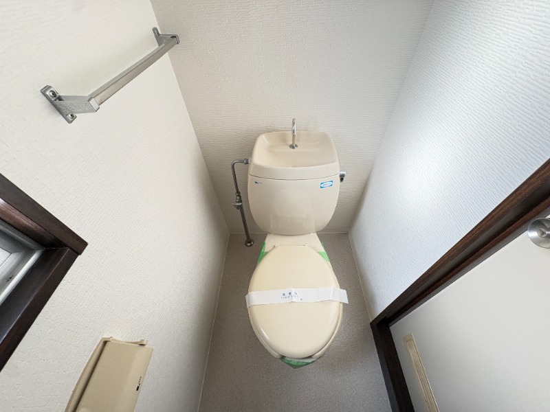 トイレ　窓もついてます！