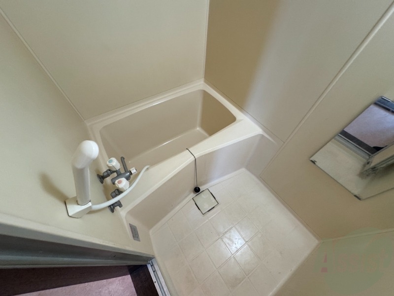 バス・シャワールーム　ユニットバスです。疲れを癒すのに欠かせませんね！