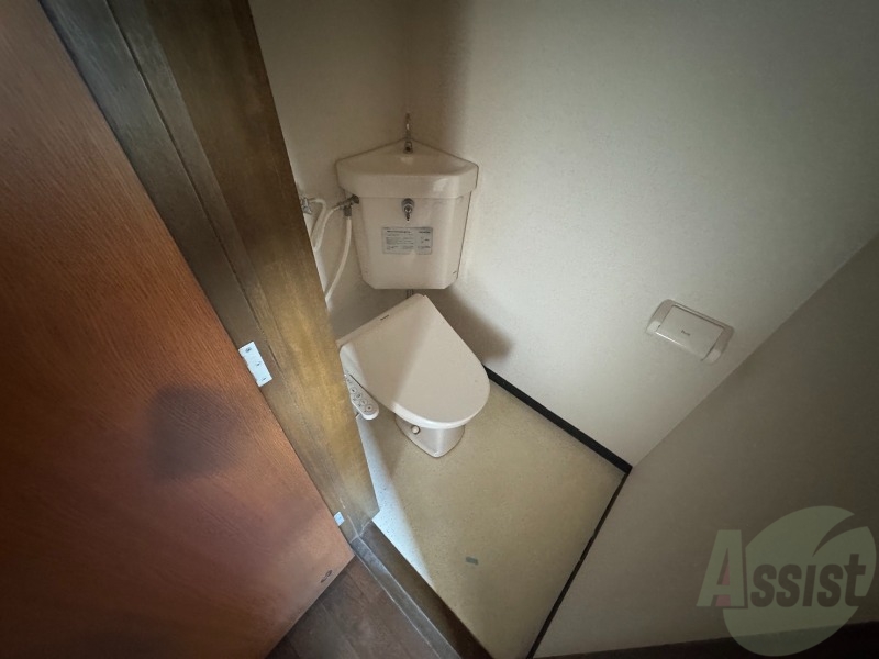 トイレ　こちらはトイレです。清潔感があり、安心して使用できます。