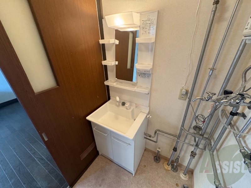 洗面設備　こちらに洗面台があります。朝の洗顔はこちらで。