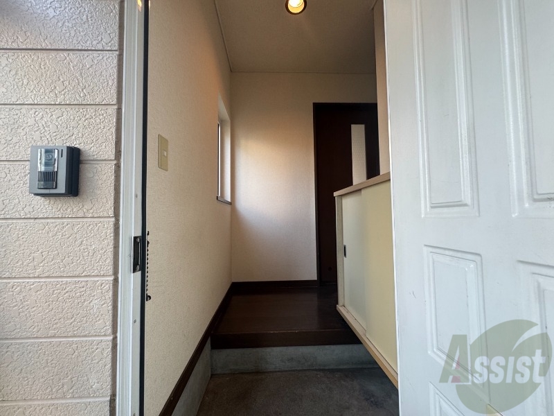 玄関　玄関の様子です。明るい印象ですね。気分もあがりそう。