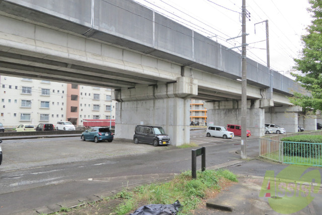 バルコニー　周囲には高い建物も無く天気が良い日は日差しが気持ちよさそう。