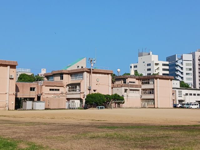 小学校　新町小学校（小学校）まで757m