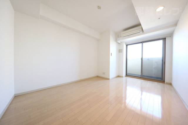 居室・リビング　広めの居室は明るさも考慮しています。（別号室イメージ写真）