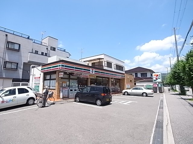 コンビニ　セブン－イレブン　宝塚泉町店（コンビニ）まで256m