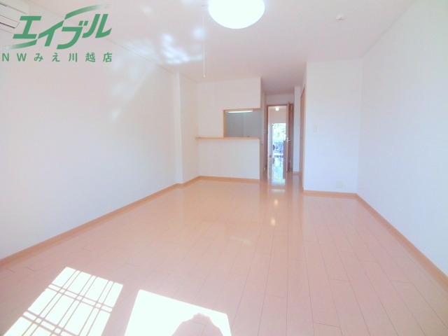 居室・リビング　同物件別室の画像です