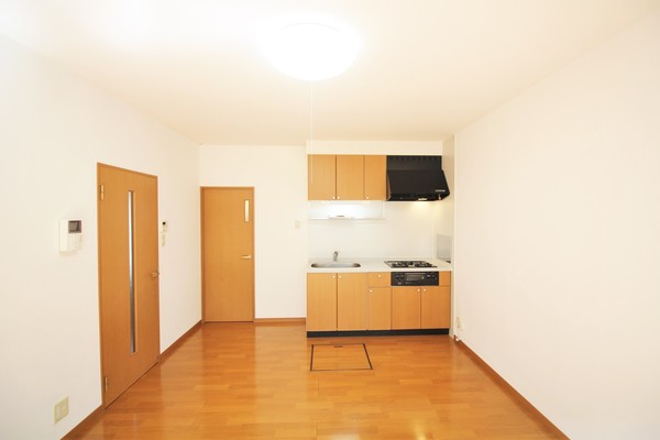 居室・リビング　大きな窓