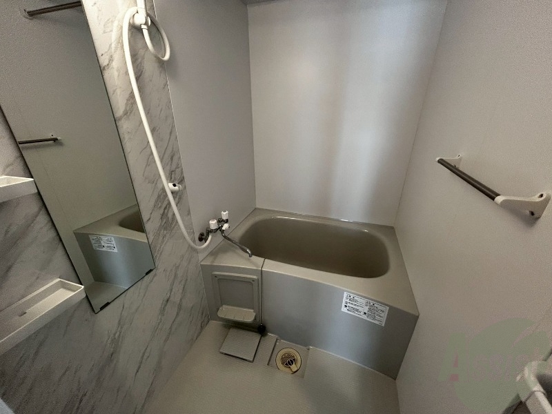 バス・シャワールーム　ユニットバスです。疲れを癒すのに欠かせませんね！