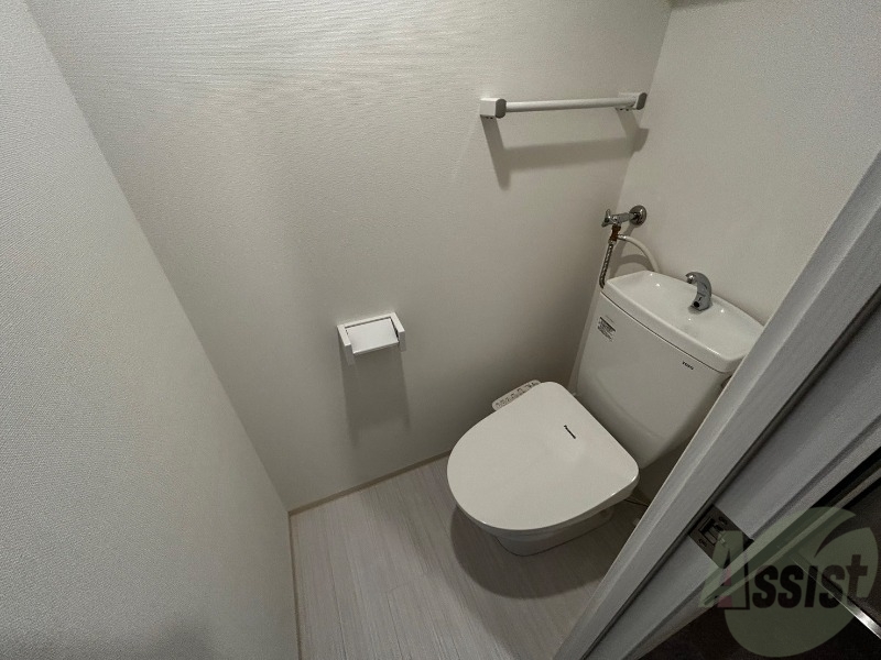 トイレ　こちらはトイレです。清潔感があり、安心して使用できます。