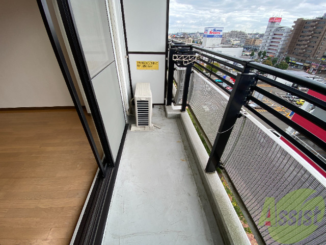 バルコニー　広いバルコニーです。洗濯物が干しやすいですね。