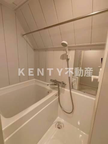 バス・シャワールーム　コンパクトで使いやすいお風呂です