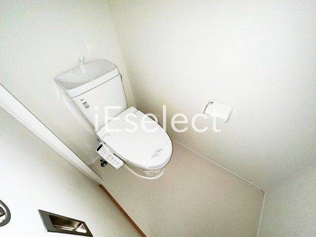 トイレ　温水洗浄便座付きのトイレ