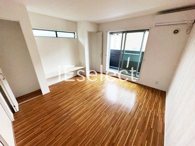 居室・リビング　窓も大きく明るいですね