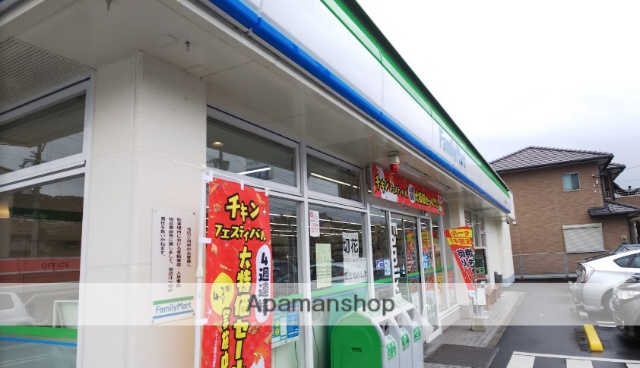 コンビニ　ファミリーマート（コンビニ）まで564m
