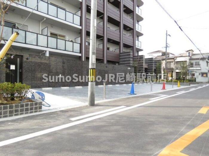 駐車場　駐車場に車を止められます