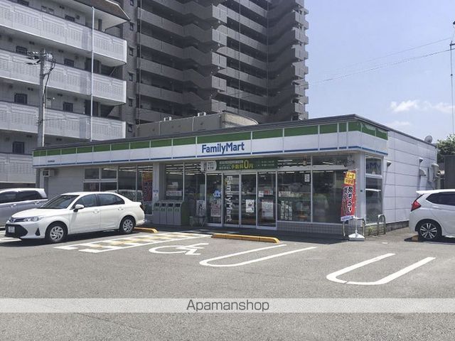 コンビニ　ファミリーマート（コンビニ）まで620m