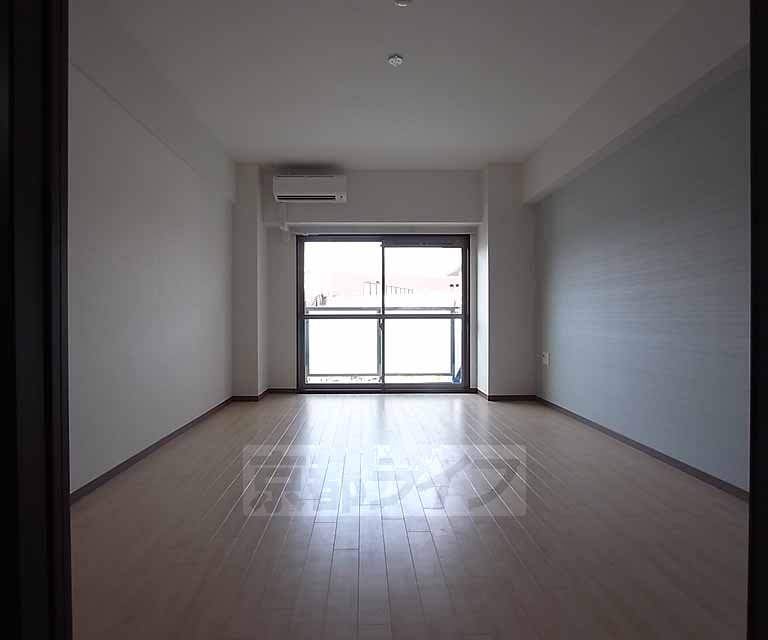 居室・リビング　１１．３帖の洋室です。