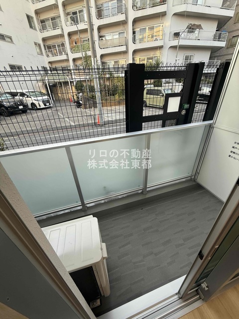 バルコニー　バルコニーがあるので洗濯物を太陽の下で干すことができます♪