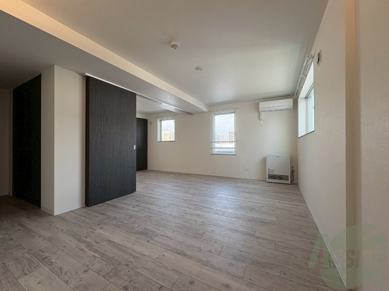 居室・リビング　広くてキレイなお部屋が広がっていて、充実した生活が送れそう。