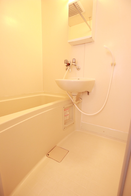 バス・シャワールーム　★洗面ボウル・ミラー付きバスルーム★