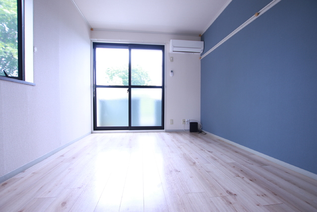 居室・リビング　★【洋室６帖】角部屋・エアコン付きのお部屋★