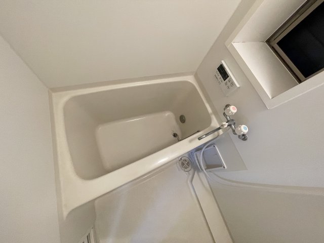 バス・シャワールーム　落ち着いた空間のお風呂です