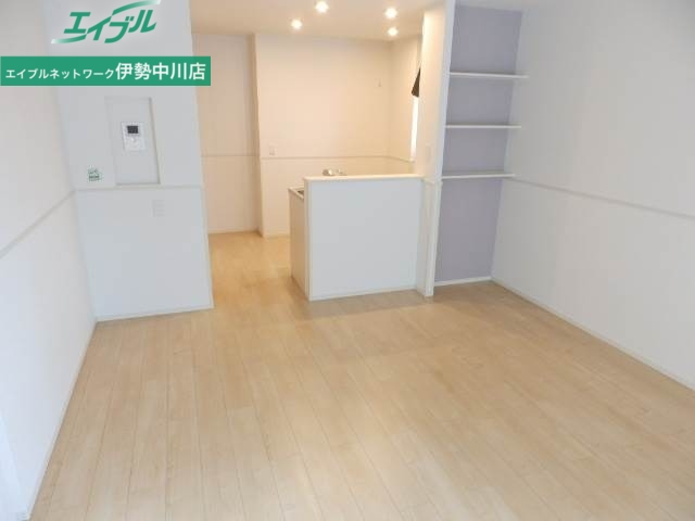 居室・リビング　同型反転参考写真