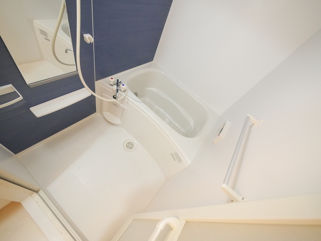 バス・シャワールーム　★明るいバスの写真です★