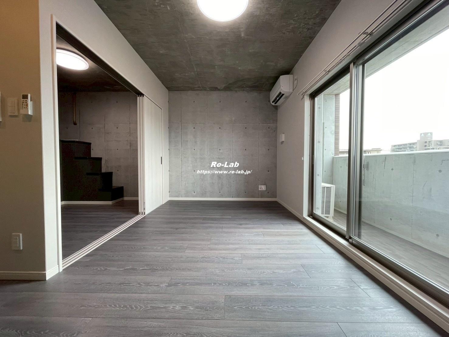 居室・リビング　302号室画像です。