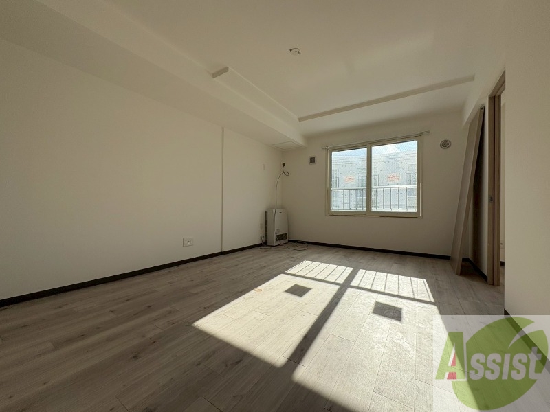 居室・リビング　フローリングと壁のカラーが明るい雰囲気ですね！