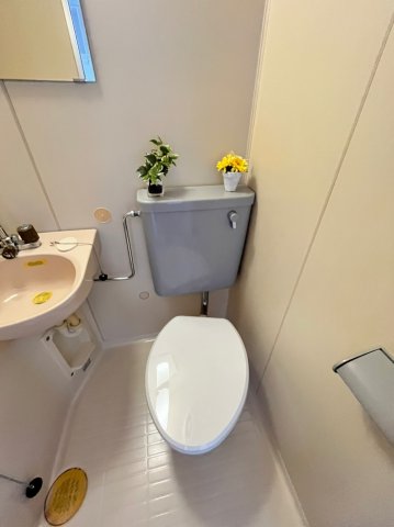 トイレ　別号室の画像です。ご参考下さい