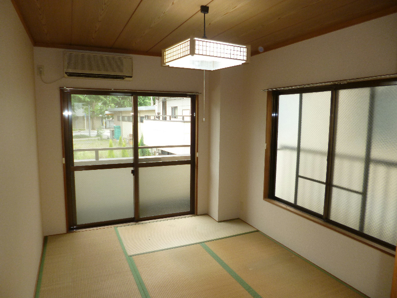 その他部屋・スペース　2面採光の明るい和室です。