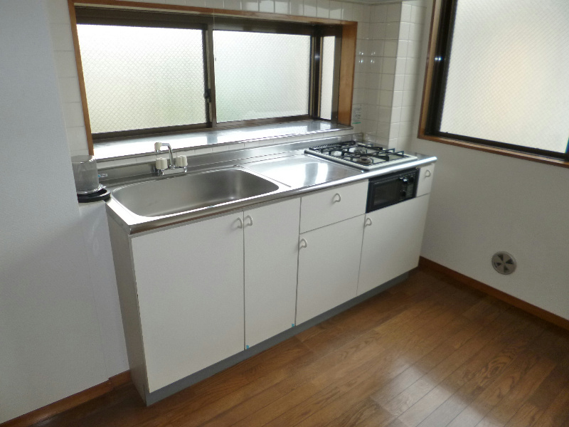 キッチン　2口ガスシステムキッチン（グリル付）です。