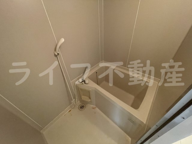 バス・シャワールーム　落ち着いた空間のお風呂です