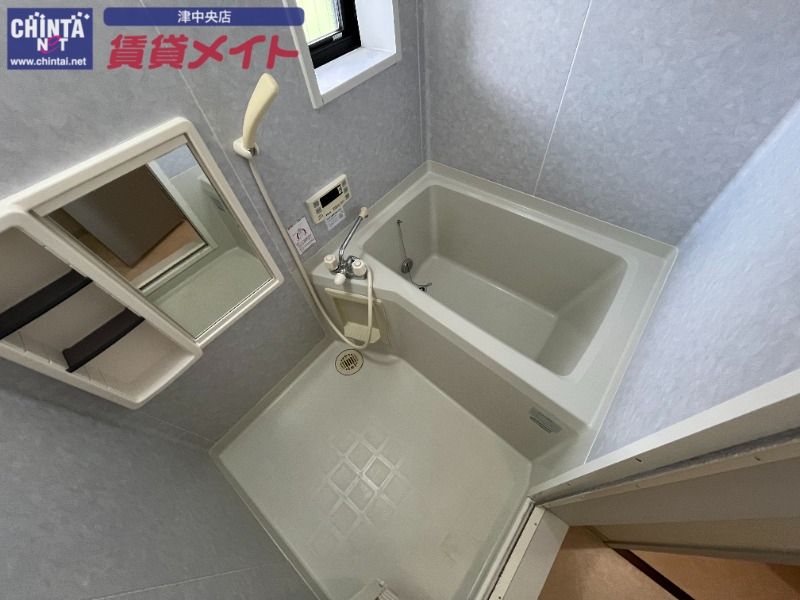 バス・シャワールーム　※同一物件別部屋の写真です