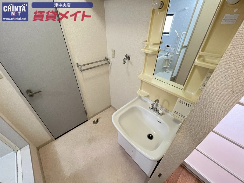 洗面設備　※同一物件別部屋の写真です