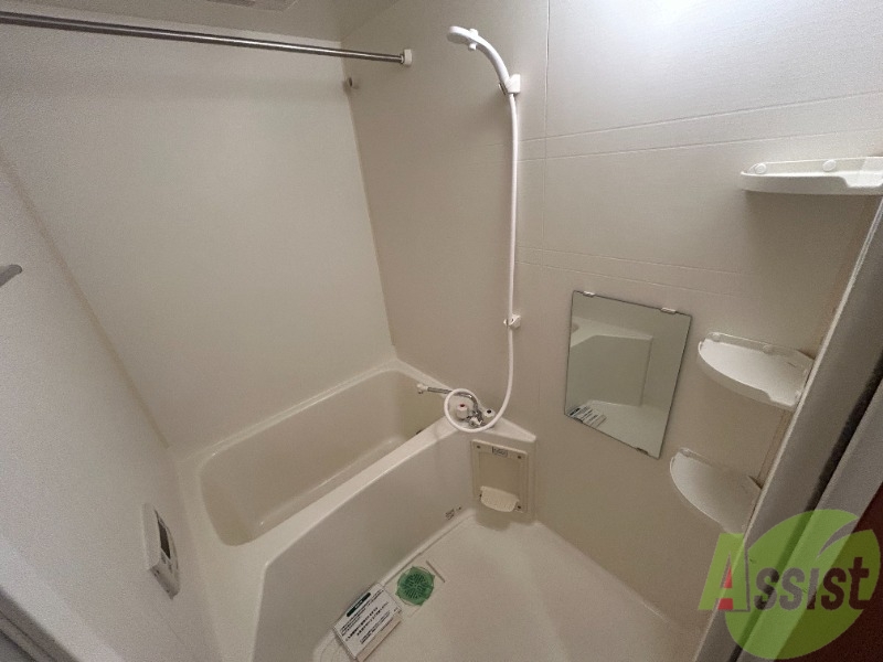 バス・シャワールーム　浴室はこちらのユニットバスです。一日の疲れを癒しましょう。