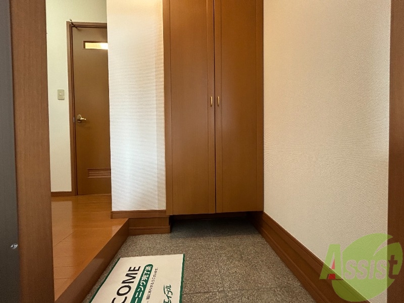 玄関　仕事から帰って迎えてくれるのはスタイリッシュな玄関です。