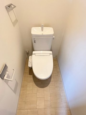 トイレ　同物件、別号室の写真です。