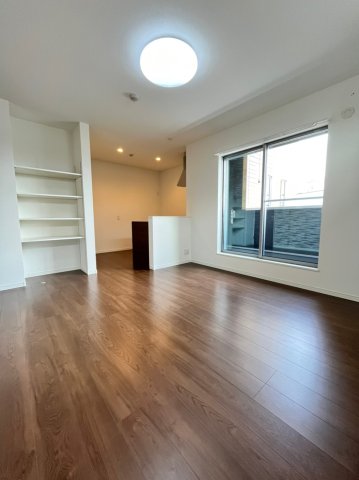 居室・リビング　同物件、別号室の写真です。