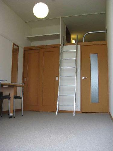 居室・リビング　ロフト付き＆広々クローゼット付きです♪