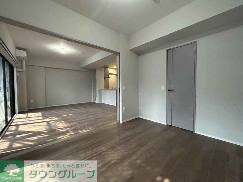 居室・リビング　204号室のお写真になります。現況優先です。