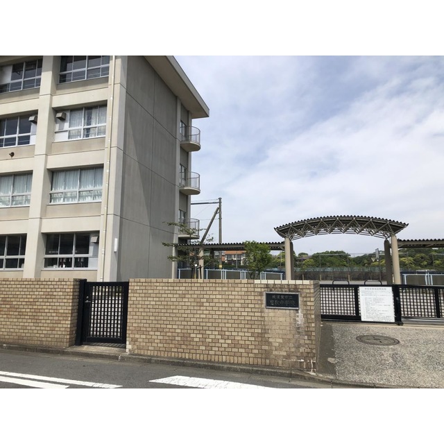 中学校　鷹取中学校（中学校）まで1040m