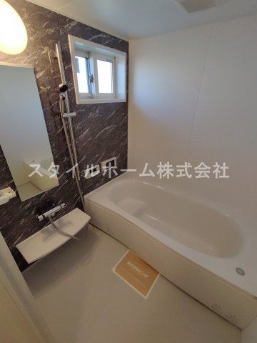 バス・シャワールーム　同建物内別部屋の写真です。