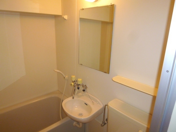 洗面設備　浴室内に洗面台付きです！