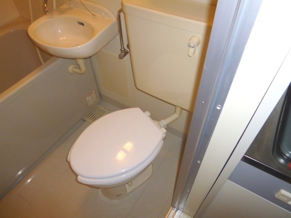 トイレ　浴室内にトイレあります！