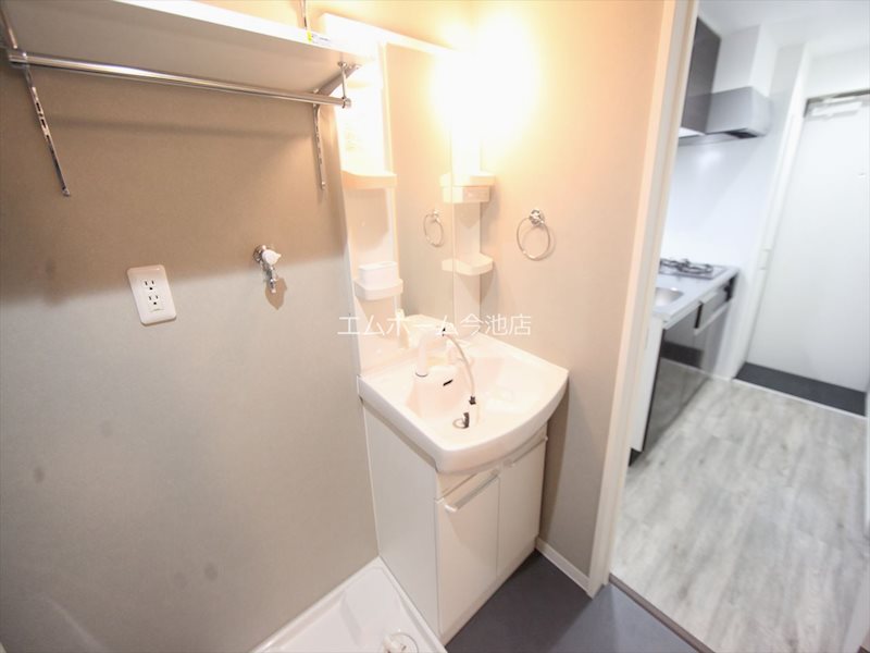 洗面設備　脱衣所　独立洗面台（シャンプードレッサー付）