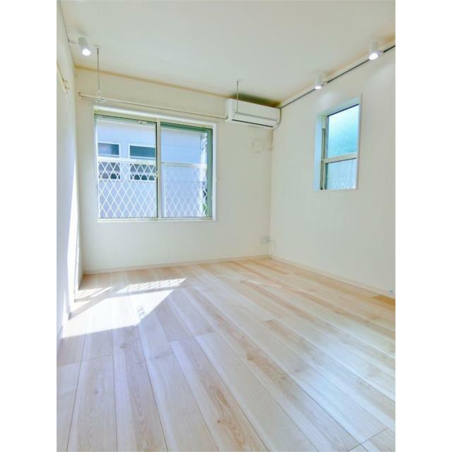 居室・リビング　白が基調のお洒落な室内♪