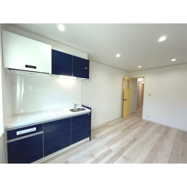 キッチン　一人暮らしに丁度いいサイズ、お手入れ楽々のＩＨキッチンです！